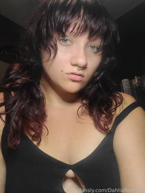 @DahliaRoslynn