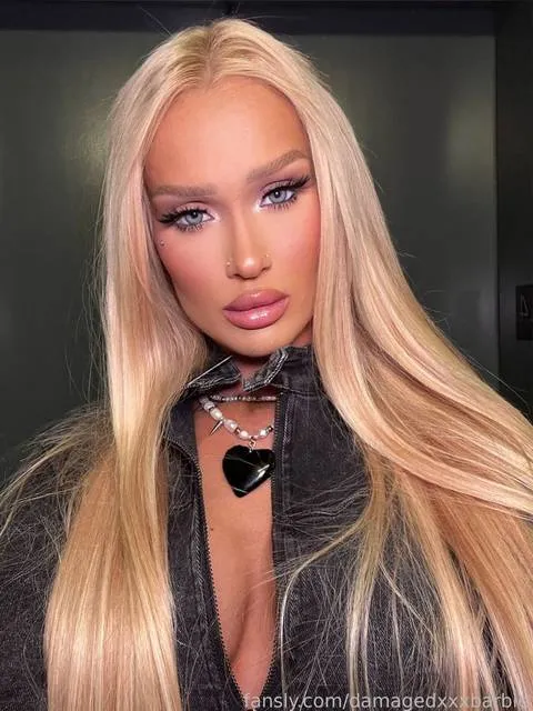 @damagedxxxbarbie