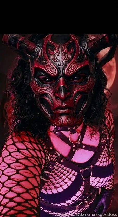 @darkmaskgoddess