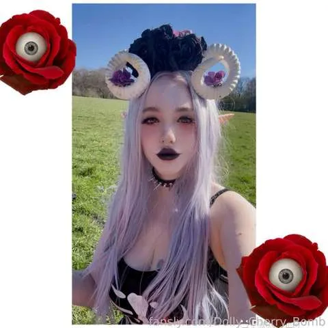 @Dolly_Cherry_Bomb