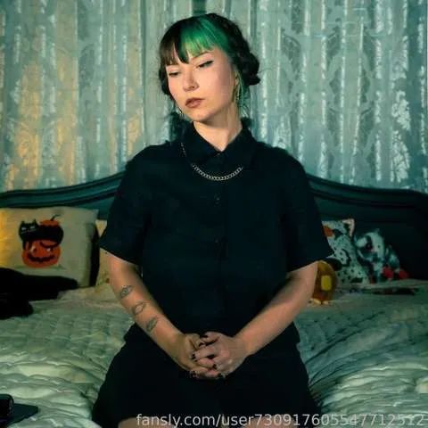 @Dominatrixamber