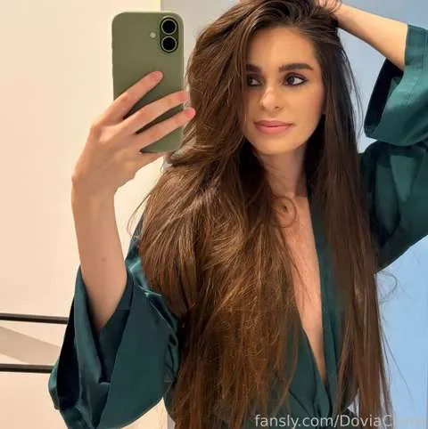 @DoviaClaire