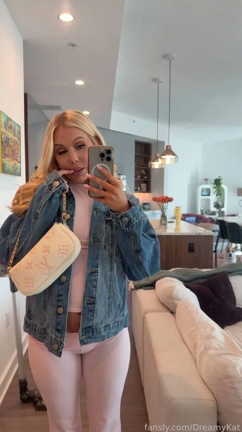 @DreamyKat