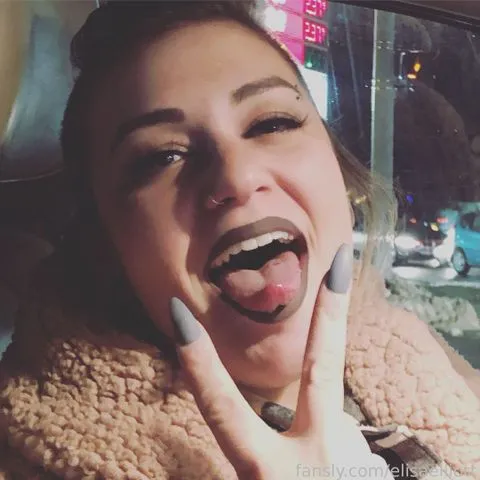 @elisaelliott