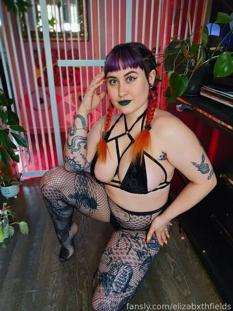 @elizabxthfields