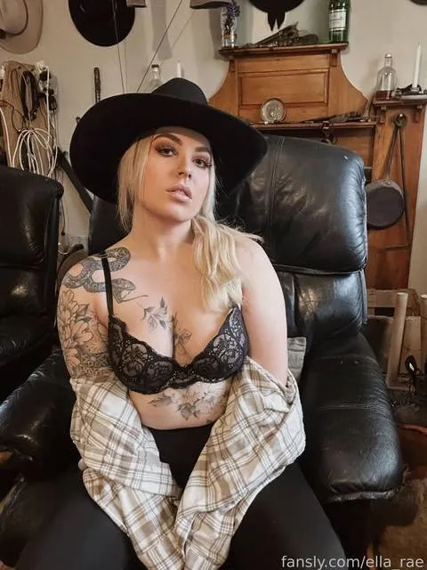 @ella_rae