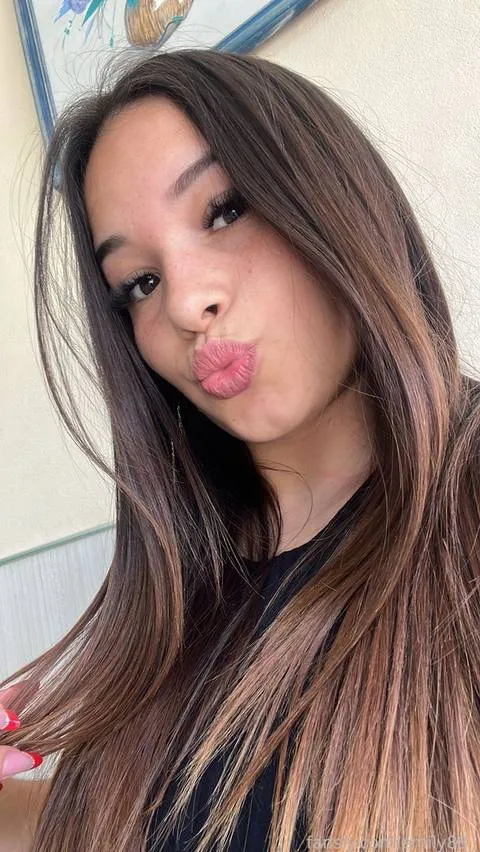 @emilyv