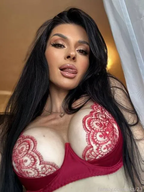 @emilywood
