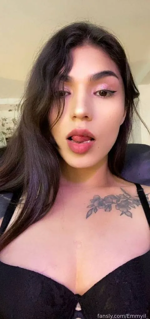 @Emmyil_