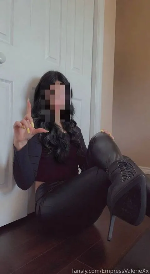 @EmpressValerieXx