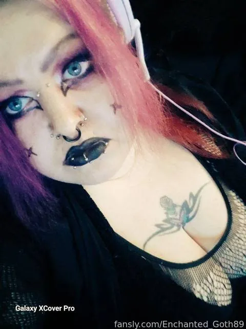 @Enchanted_Goth89