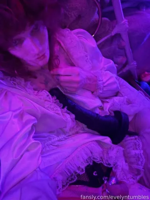 @evelyntumbles