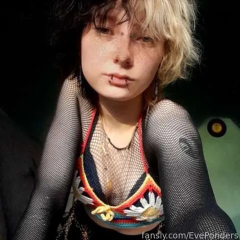 @EvePonders