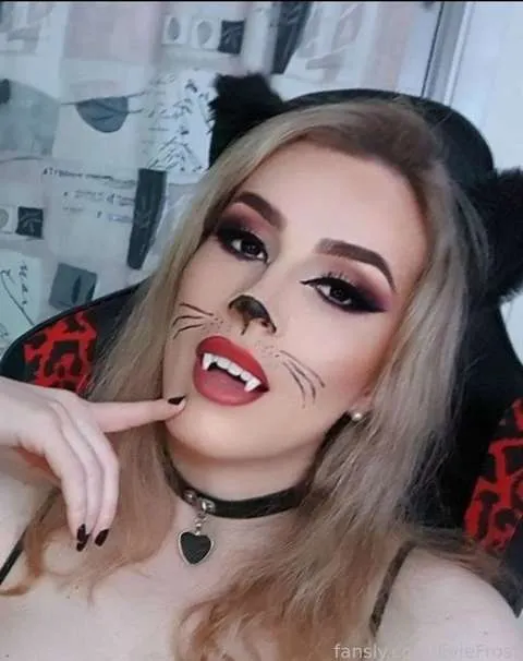 @EvieFrost