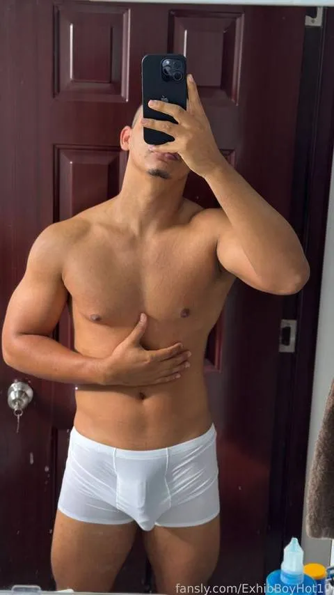 @ExhibBoyHot19