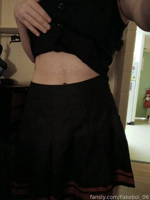 @Fakeboi_06