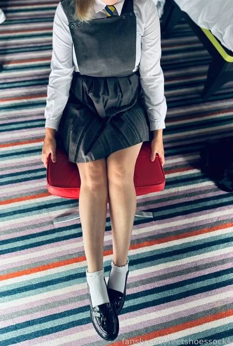 @feetshoessocks