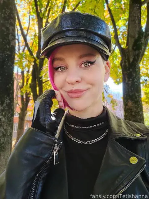 @Fetishanna