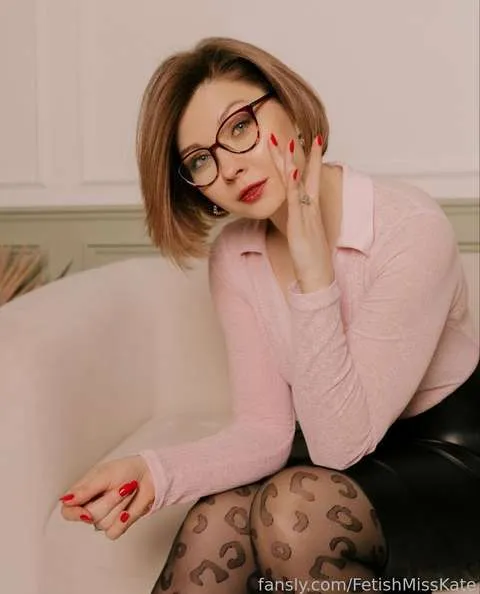 @FetishMissKate