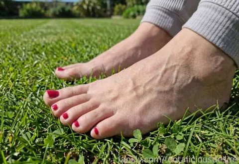 @footaliciousdesire