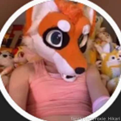 @Foxie_Hikari
