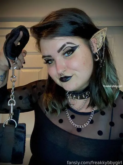 @freakkybbygirl