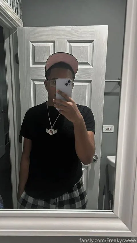 @Freakyraeee