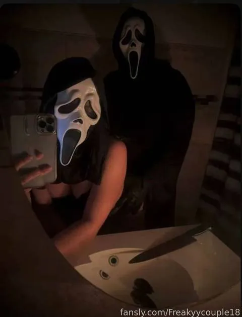 @Freakyycouple18