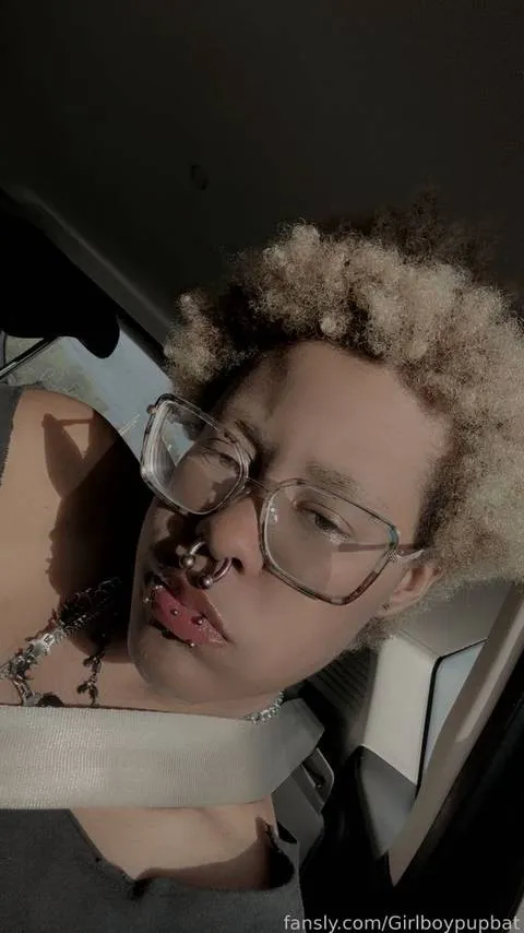@Girlboypupbat