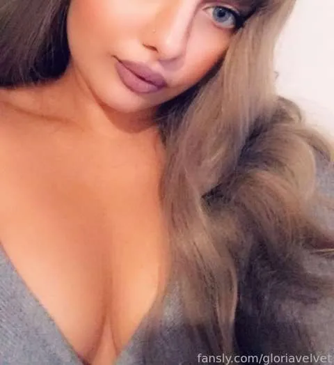 @gloriavelvet