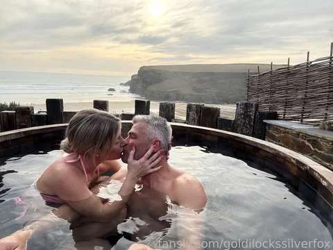 @goldilockssilverfox