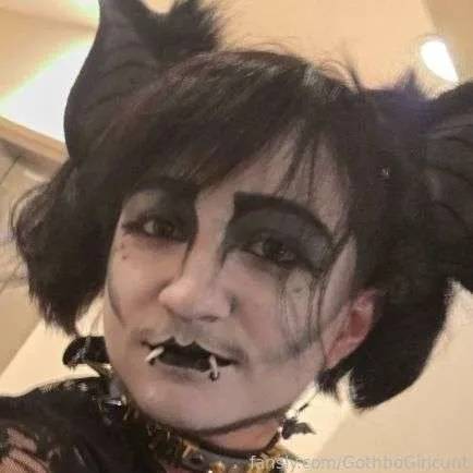 @GothboGirlcunt
