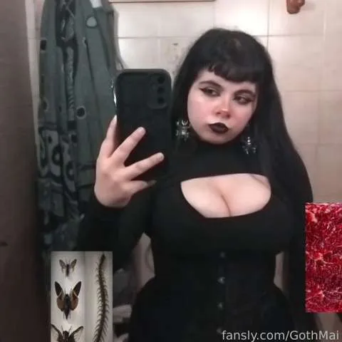 @GothMai