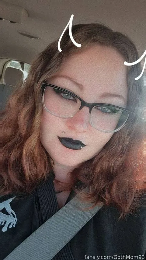 @GothMom93