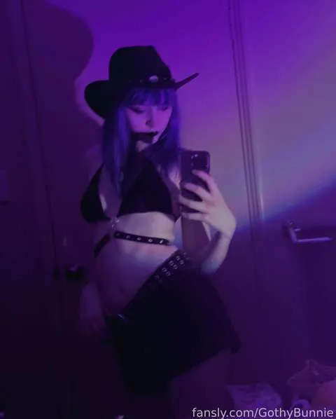 @GothyBunnie