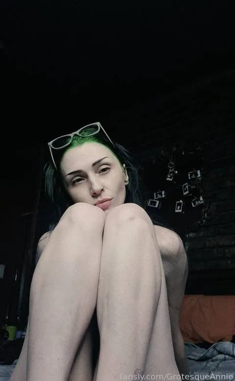 @GrotesqueAnnie