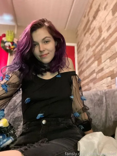 @Hereliesviolet