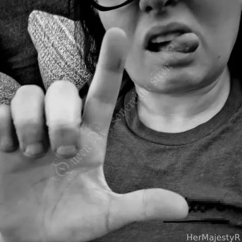 @HerMajestyR