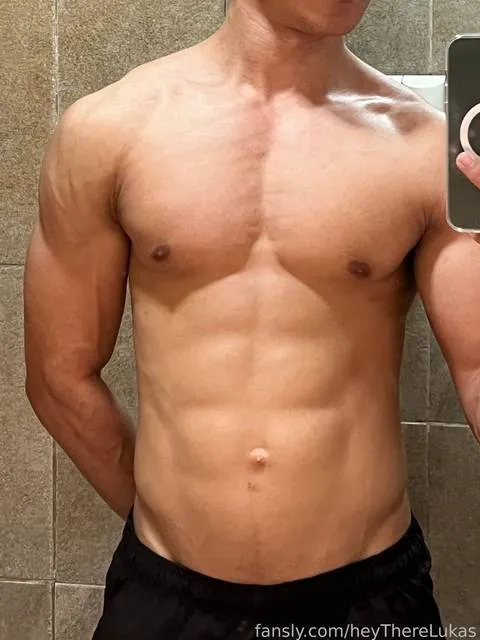 @heyThereLukas