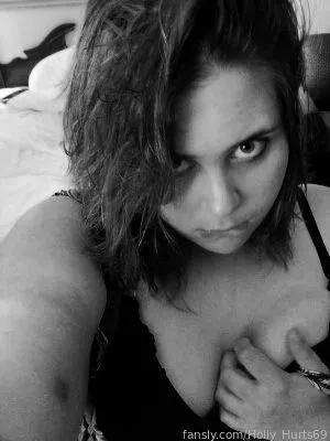 @Holly_Hurts69