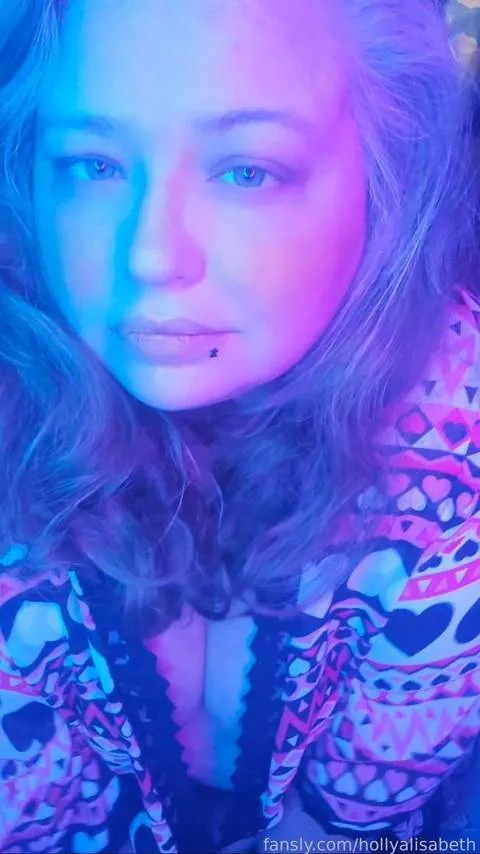 @hollyalisabeth