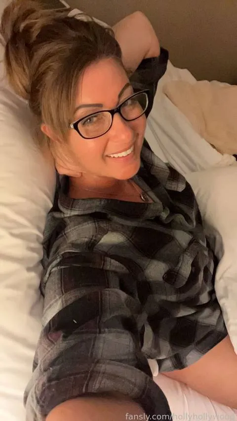 @hollyhollywood