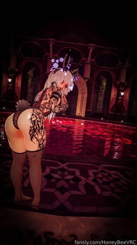 @HoneyBeeVRC