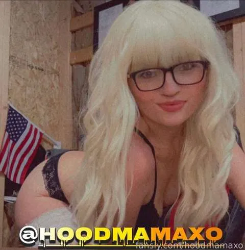 @hoodmamaxo
