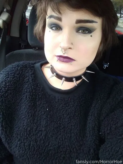 @HorrorHoe