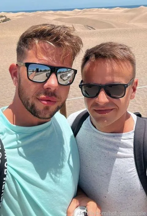 @hot_gaycouple