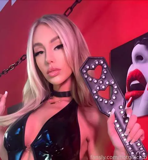 @hotgirlclub