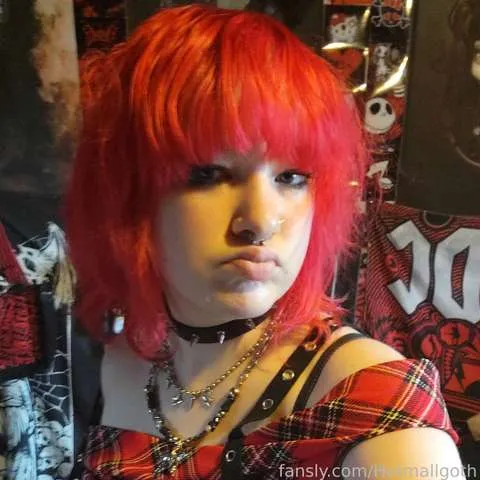 @Hotmallgoth