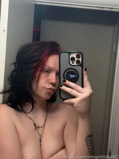 @hottiegothbitxh02