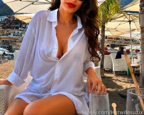 @Hotwifesuzix